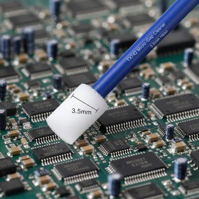 Micro-Gap PCB Cleaner TX742: 3,5 mm sponskop op een sub-75 mm handvat voor ongeëvenaarde toegang in drukke vergaderingen